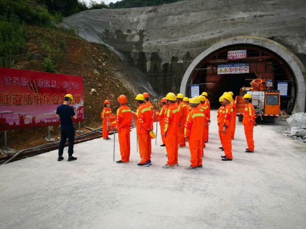 �����������·ͩ����ɣ�������θĵ�����1����Ŀ���ٰ�����̮��Ӧ�������