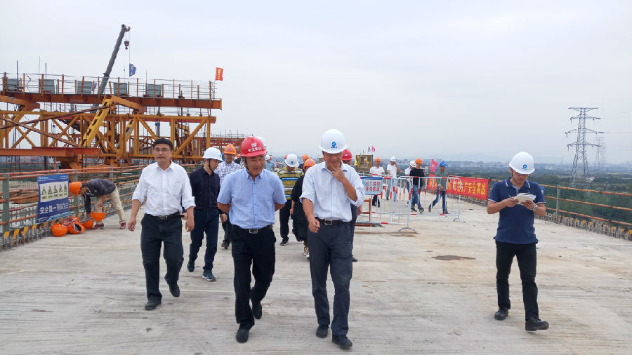 �ۺ�һ�е�����������Ŀ���ָ������