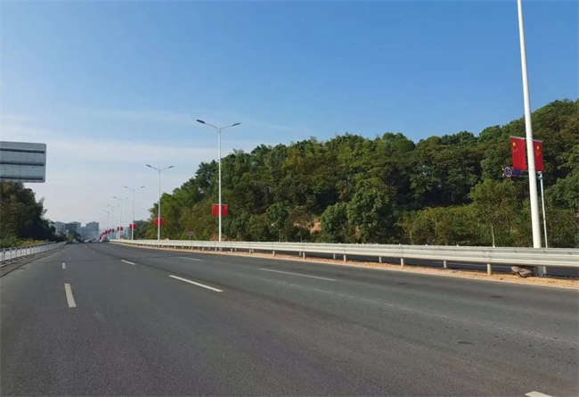 ������Ź���Բ���չ� �����齻���ε���