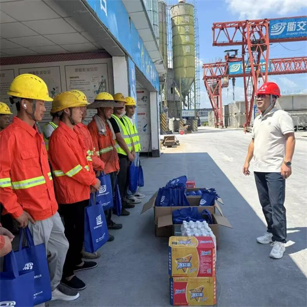 �������������� ŨŨ�ػ�������һ�齻���ſ�չ����ο�ʻ